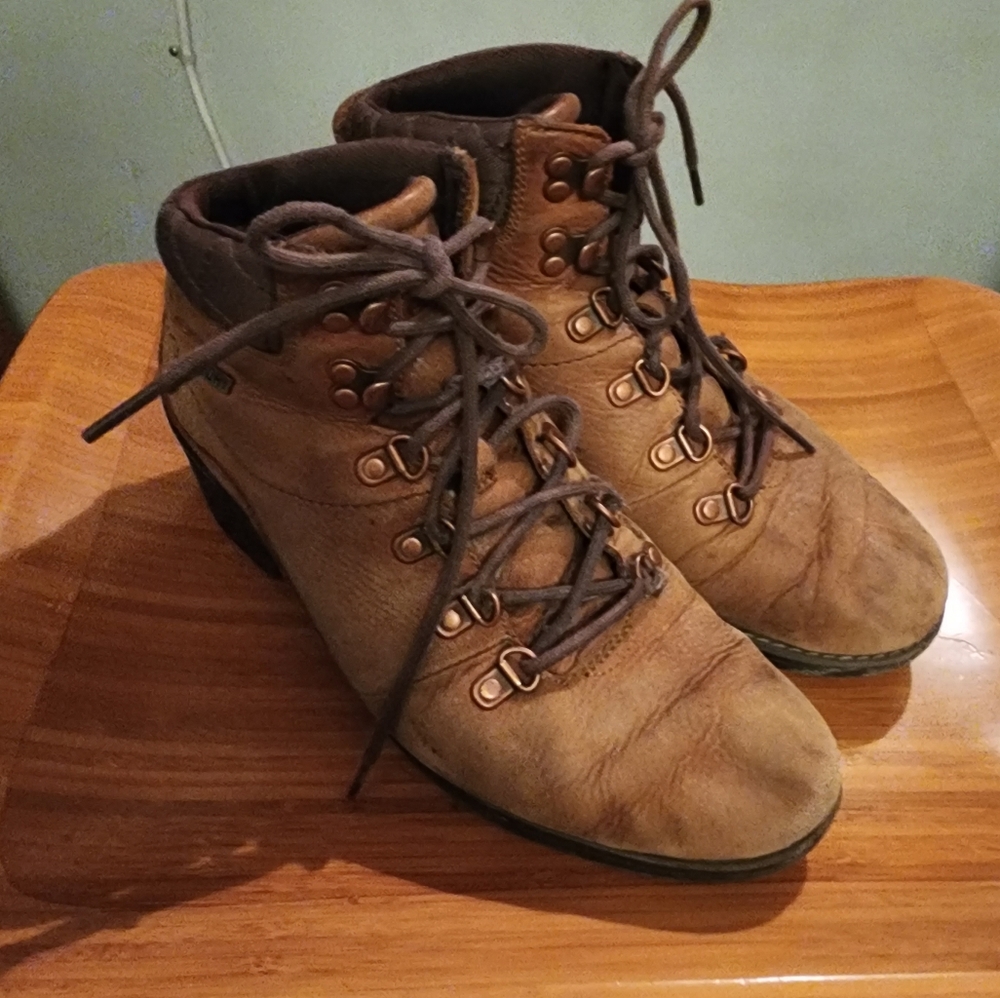 Merrell Chateau Lace leather boots